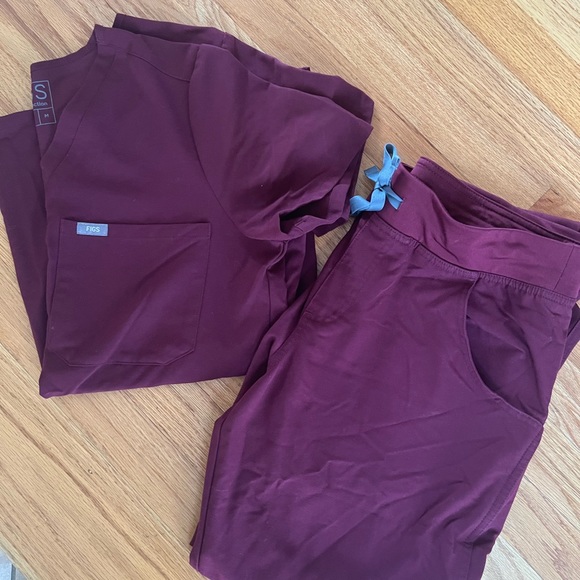 FIGS Scrub Sets Bundle - Picture 7 of 12